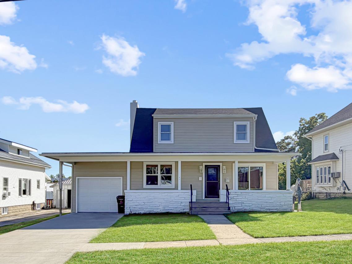 514 E Front Ave., Stockton, IL 61085