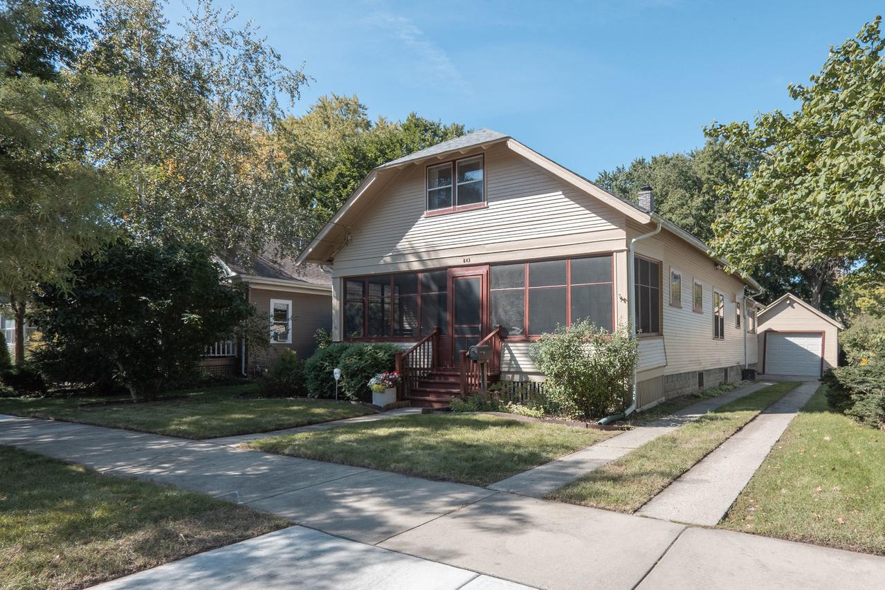 843 Pearl St., Aurora, IL 60505