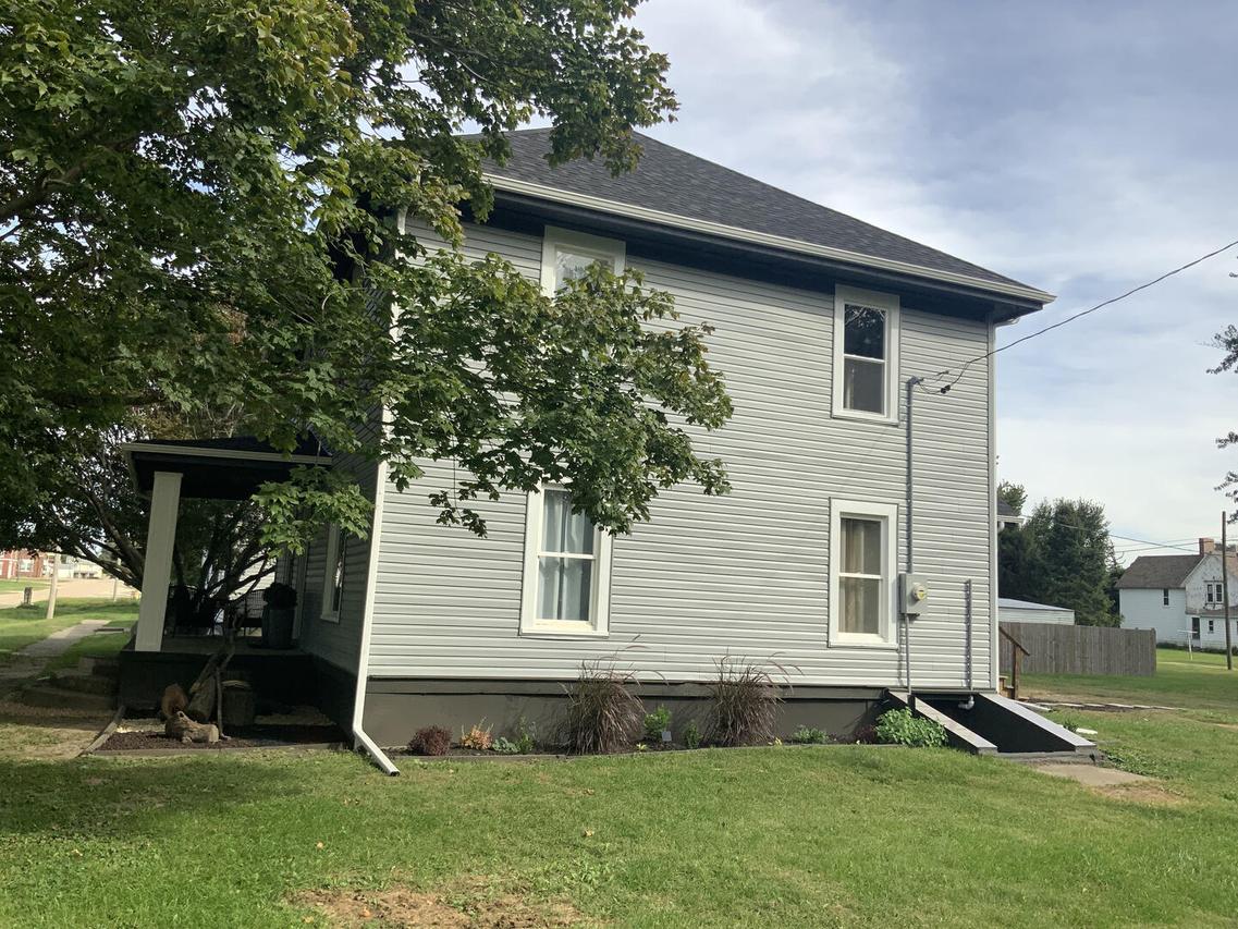 309 W Commercial St., Neponset, IL 61345
