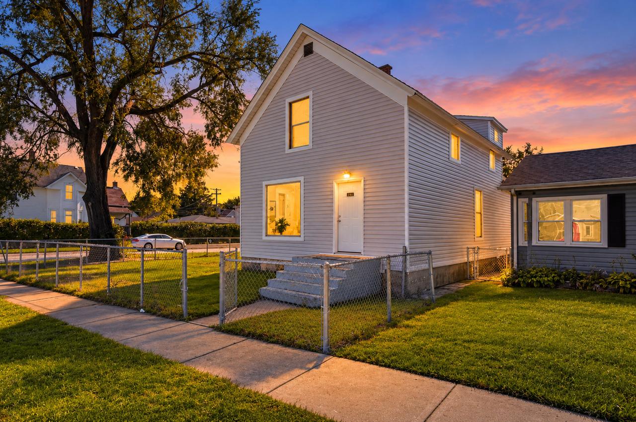 2837 Broadway St., Blue Island, IL 60406