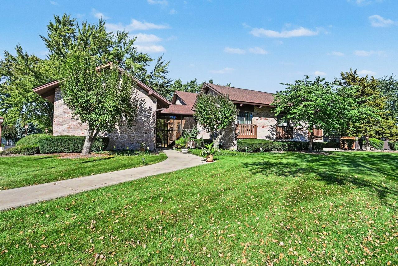 740 Saint Andrews Ln. #13, Crystal Lake, IL 60014