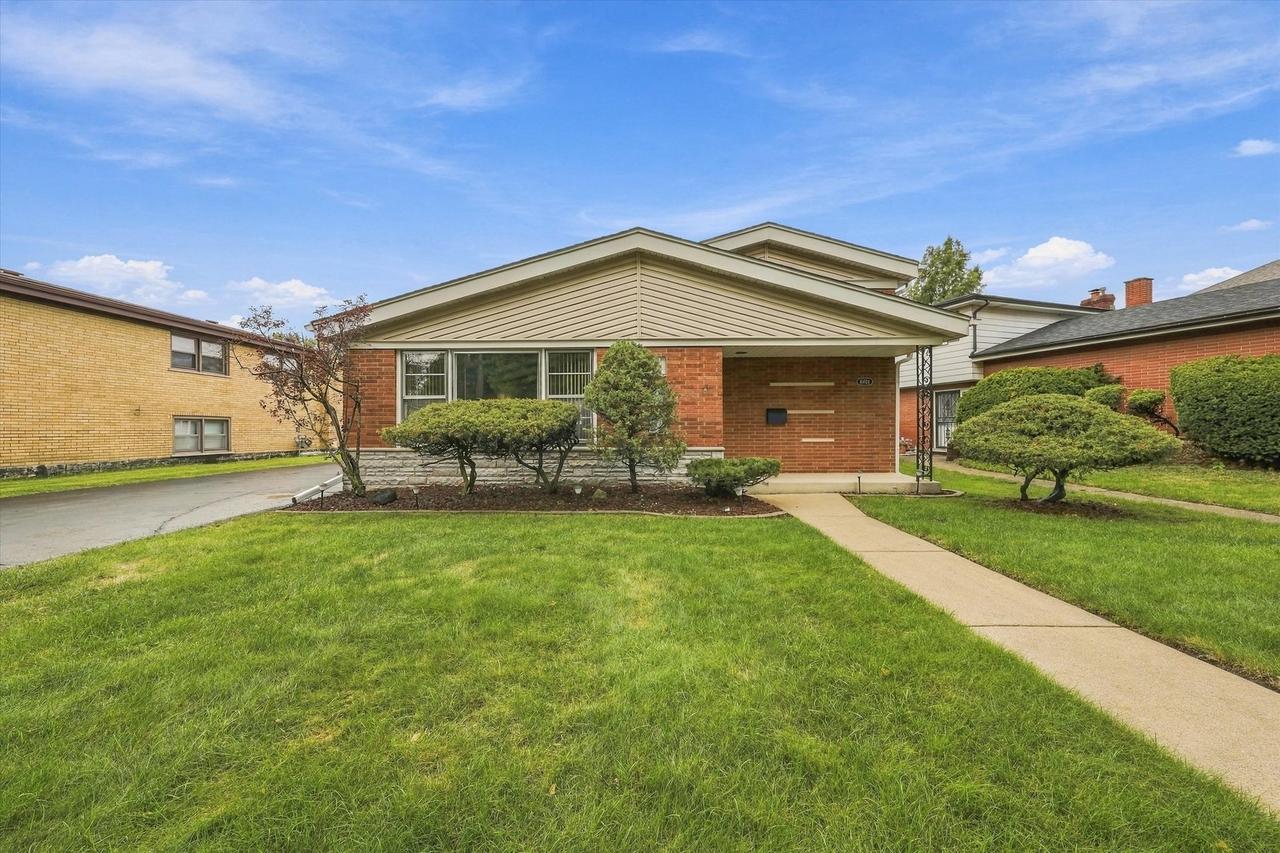 10624 S Kostner Ave., Oak Lawn, IL 60453