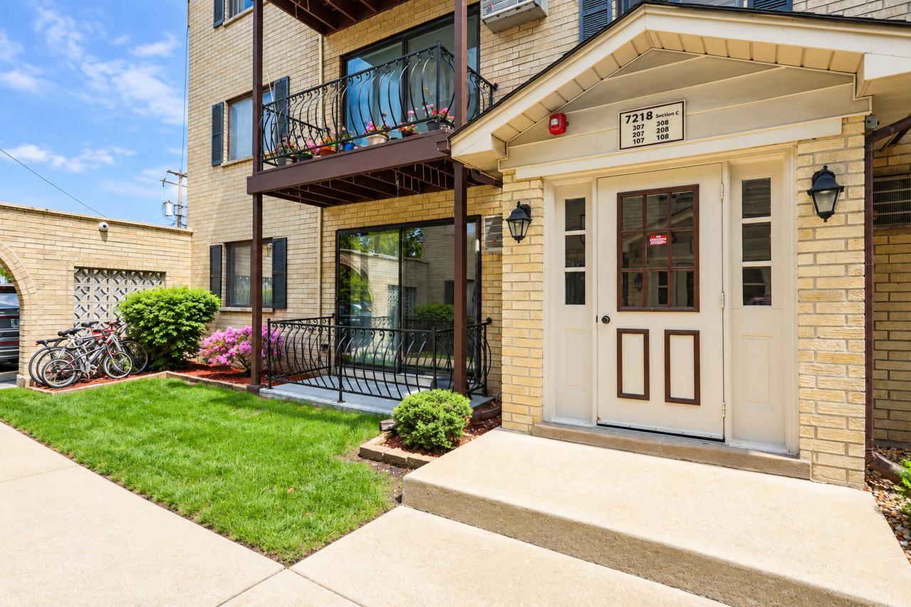 7218 W Wrightwood Ave. #107, Elmwood Park, IL 60707