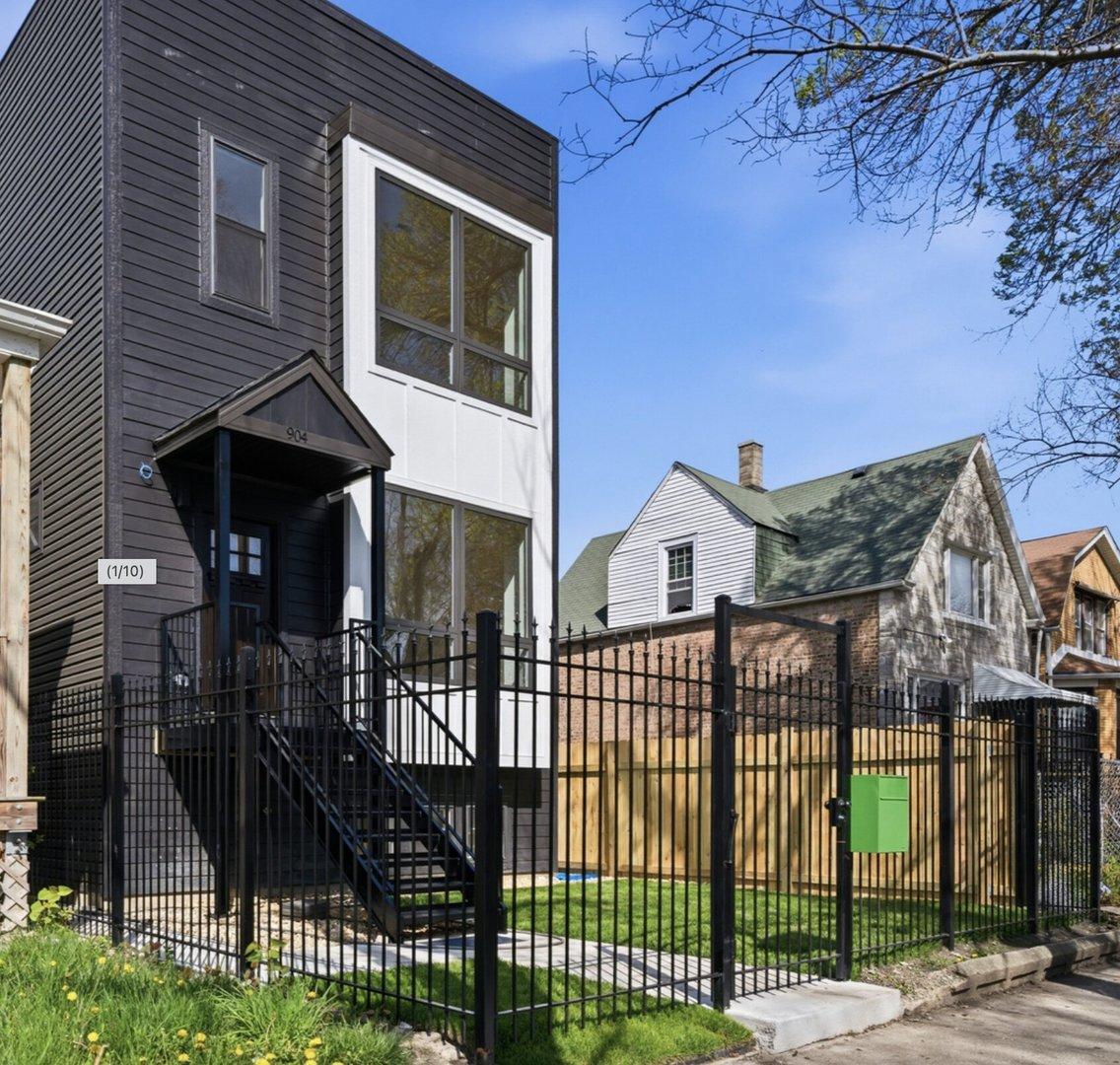 904 N Trumbull Ave., Chicago, IL 60651