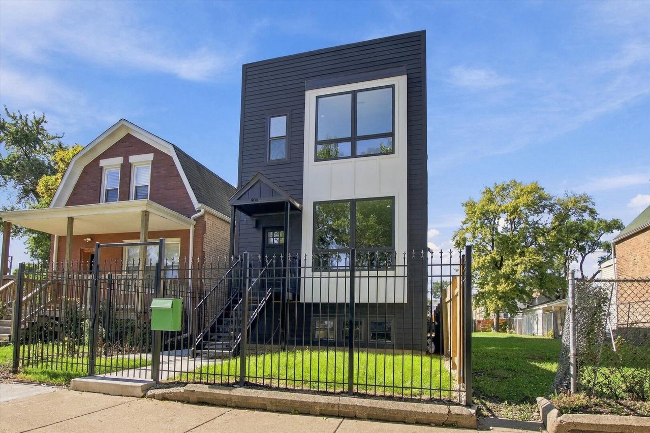 904 N Trumbull Ave., Chicago, IL 60651