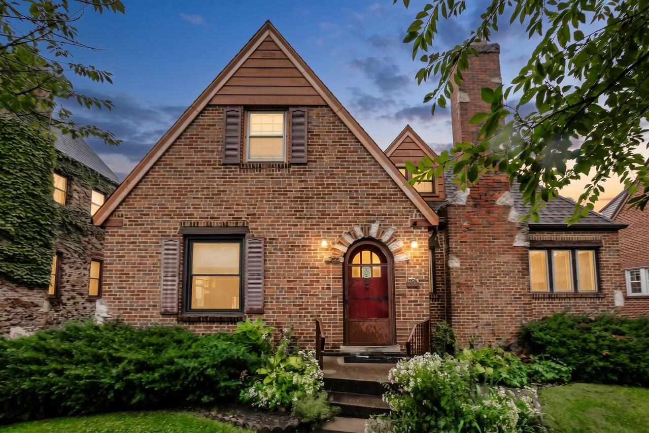 229 East Ave., Park Ridge, IL 60068