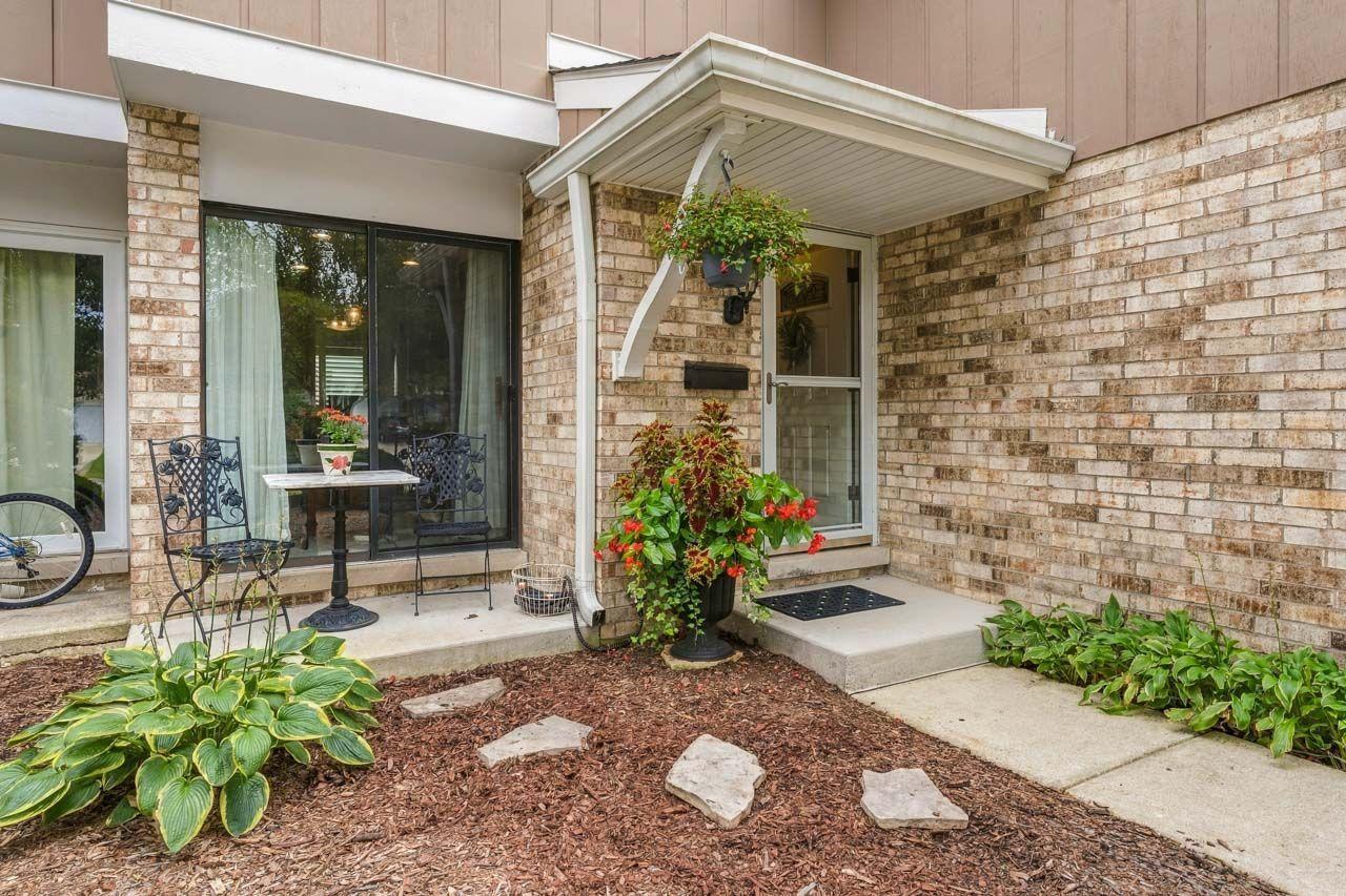 1232 Reading Ct., Wheaton, IL 60189
