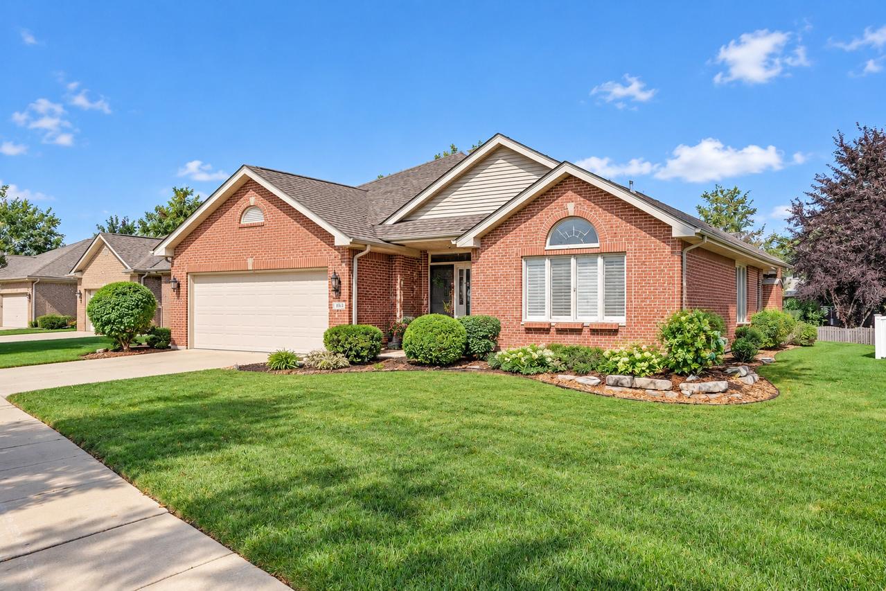 1540 Hillcrest Ln., Woodridge, IL 60517