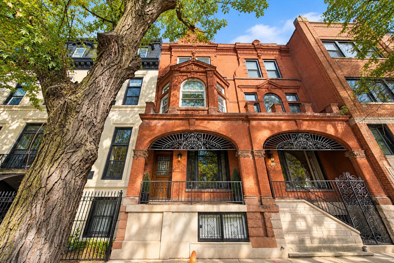 919 N Lasalle Dr., Chicago, IL 60610