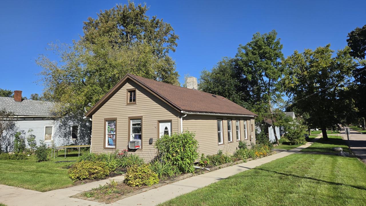 301 W Blackman St., Harvard, IL 60033