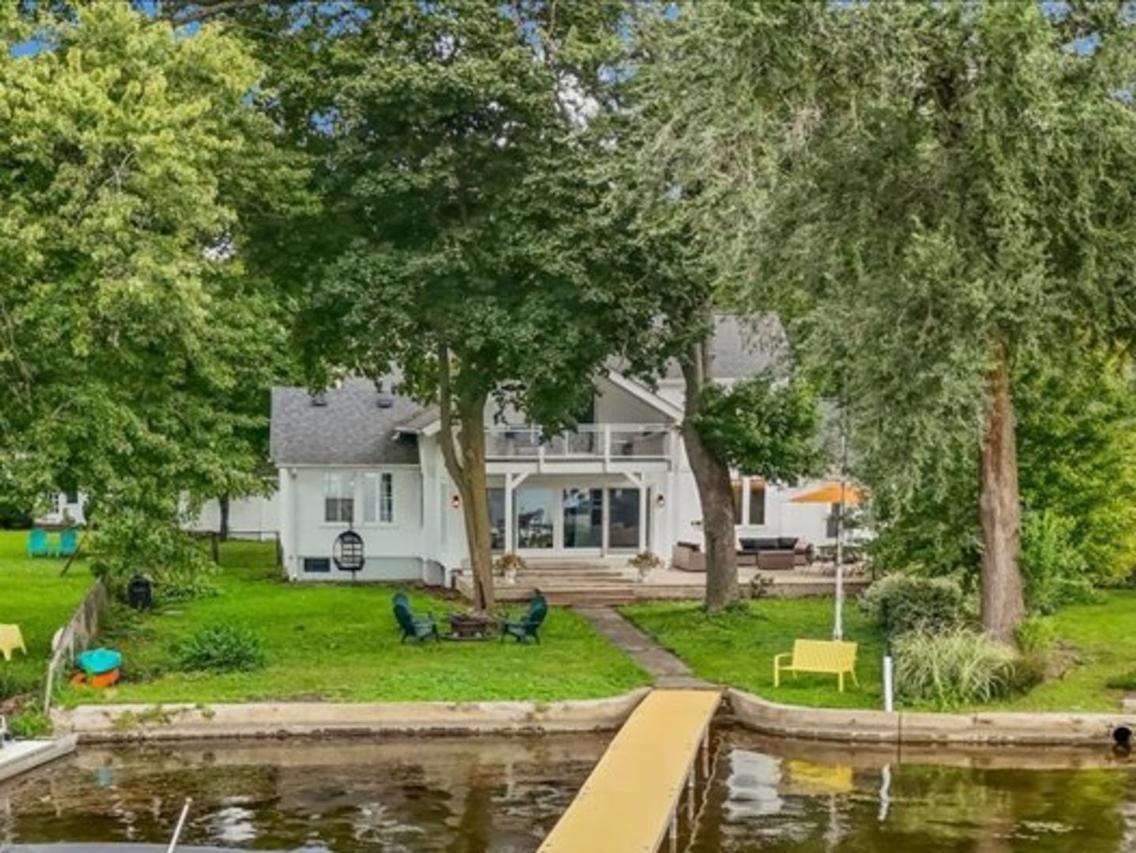 1153 N Shore Dr., Crystal Lake, IL 60014
