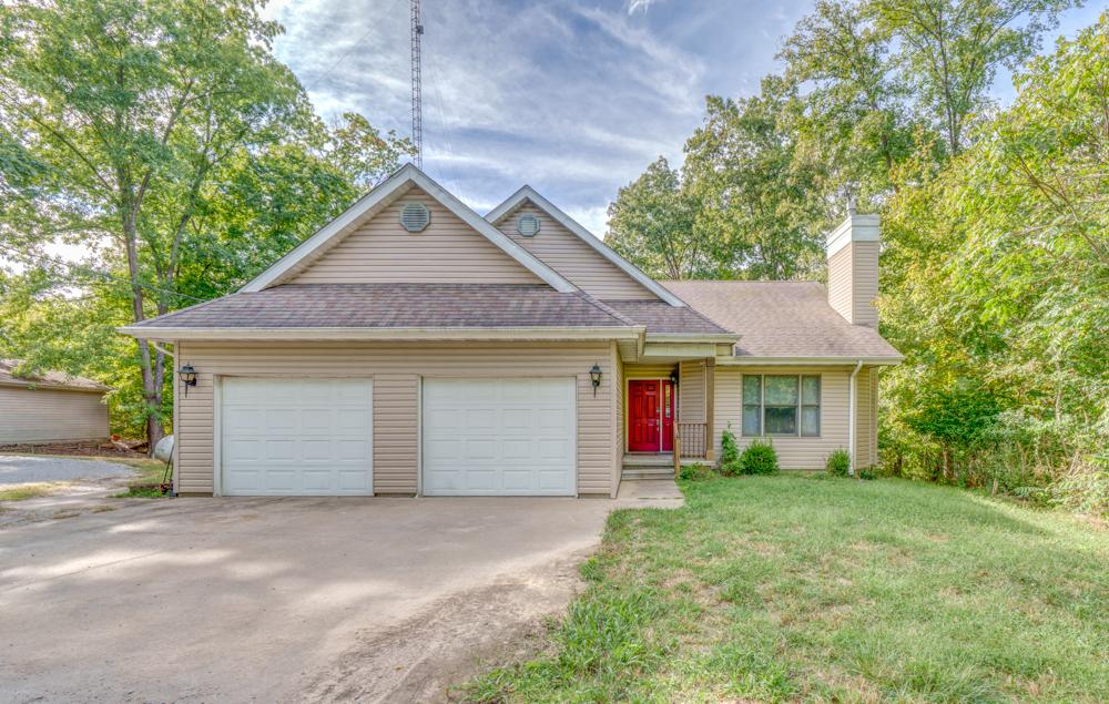 18355 N Miller Lake Ln., Mt Vernon, IL 62864