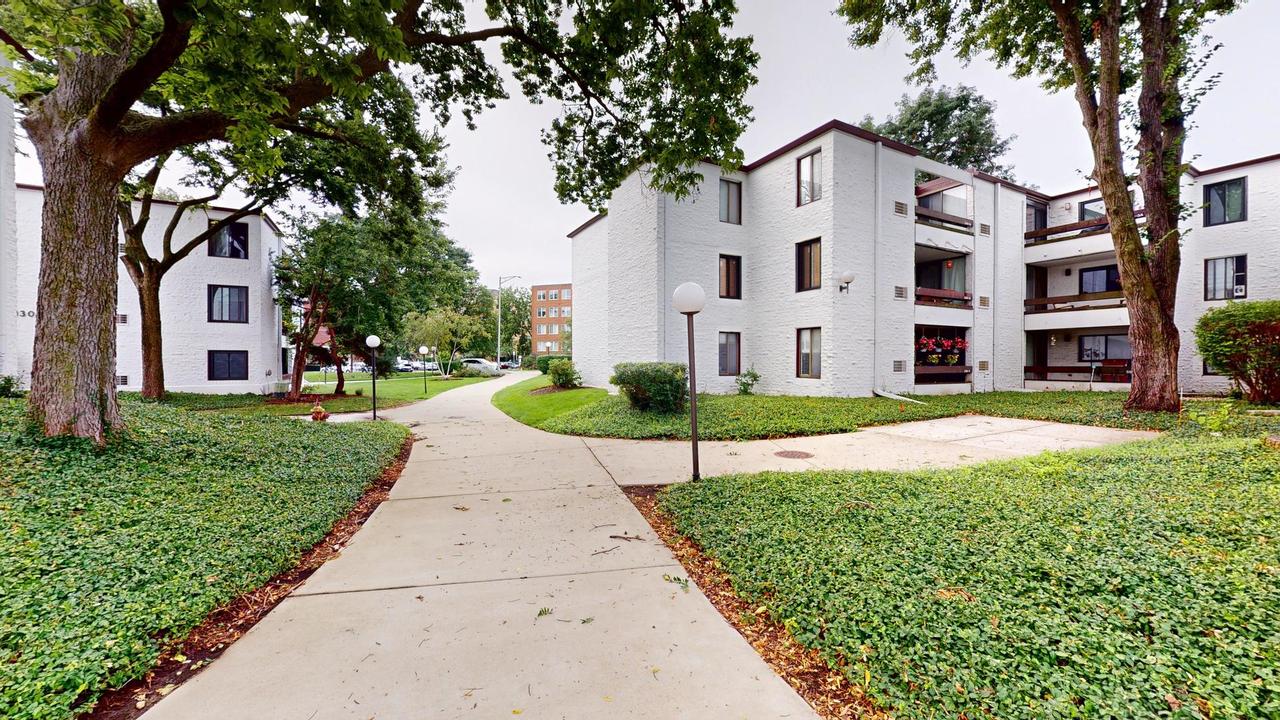 334 W Miner St. #3B, Arlington Heights, IL 60005