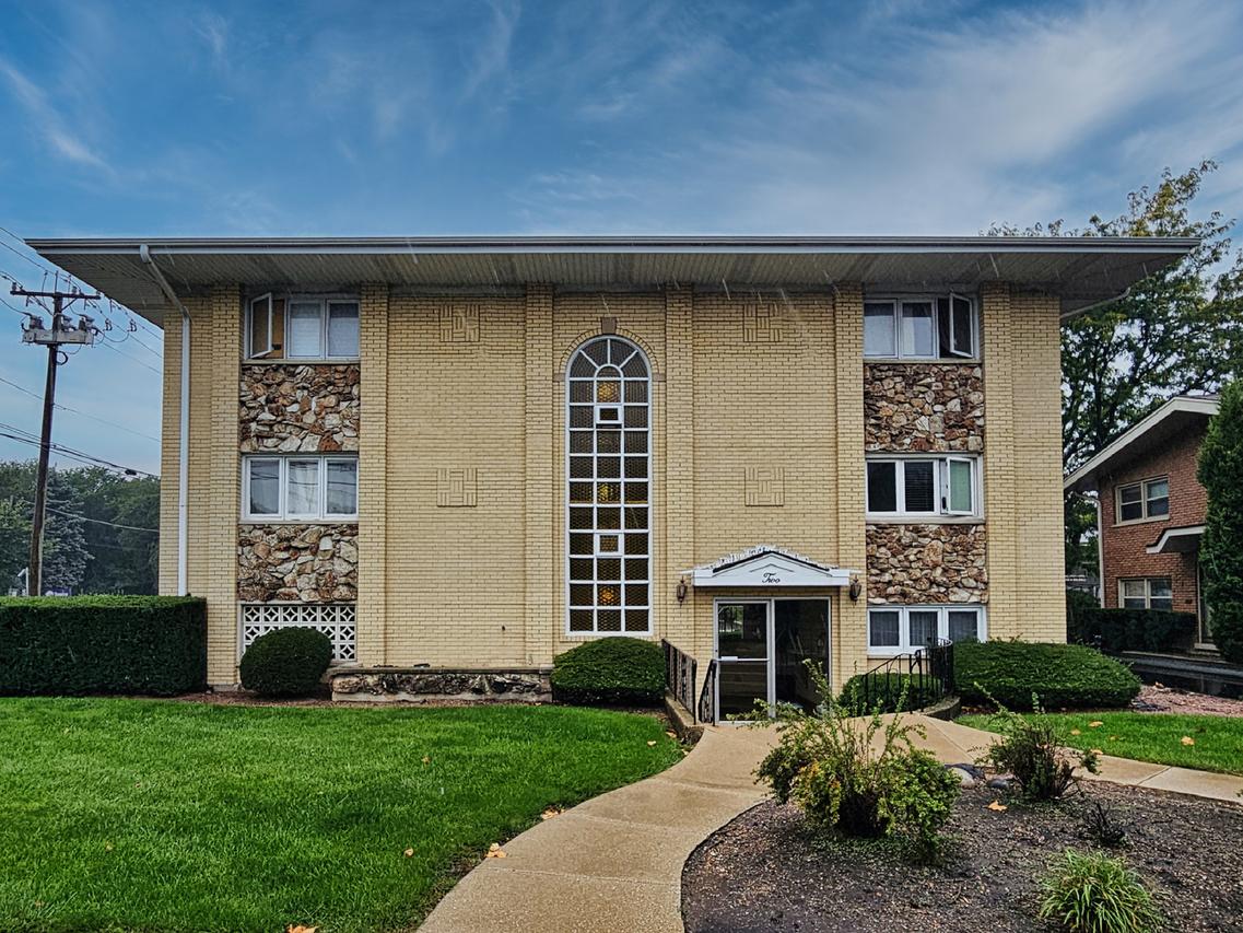 2 N Dee Rd. #203, Park Ridge, IL 60068