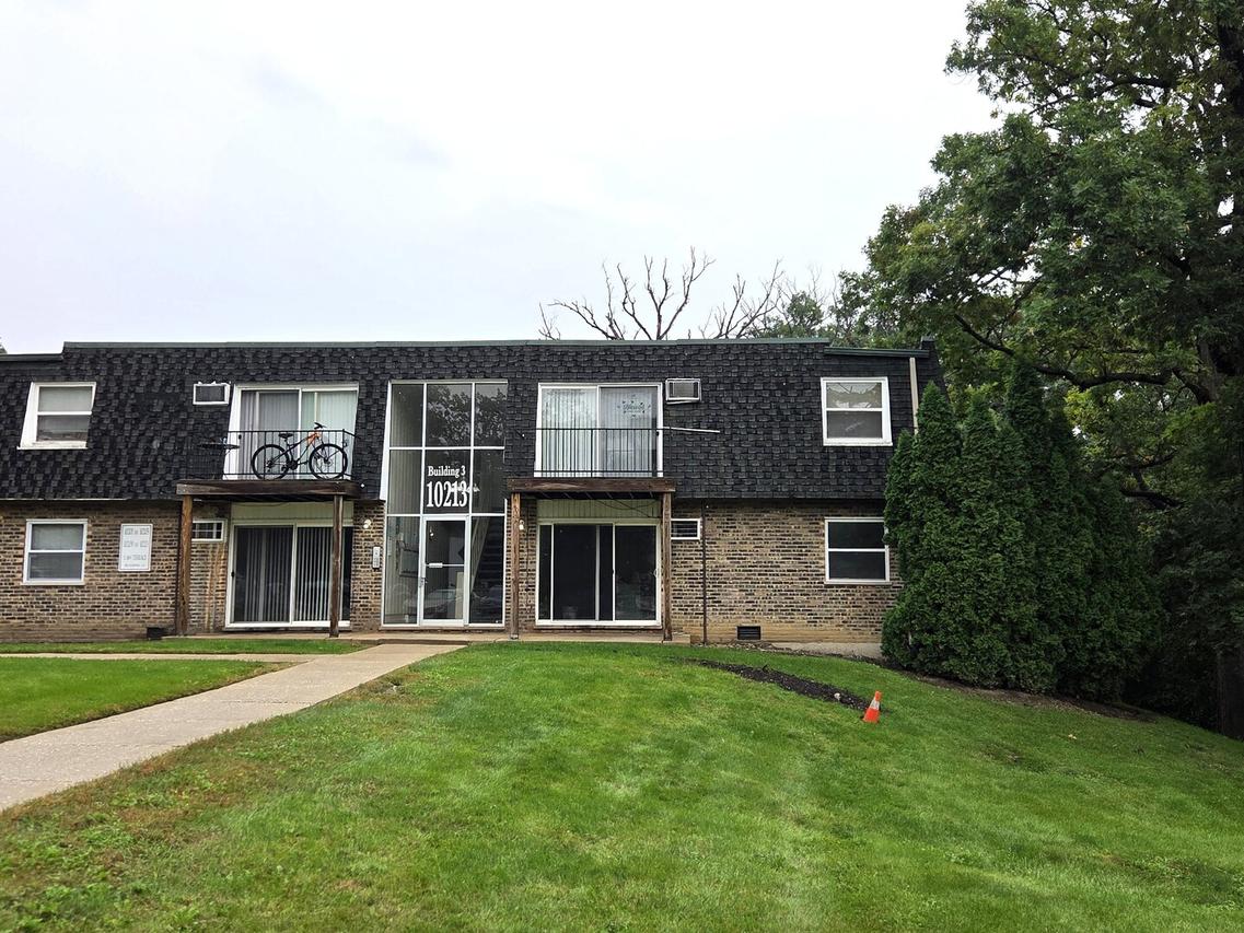 10213 S 86th Ter. #103, Palos Hills, IL 60465