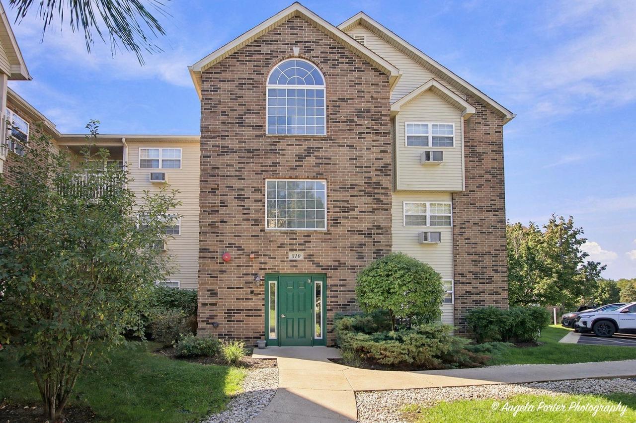 310 Cunat Blvd. #1F, Richmond, IL 60071