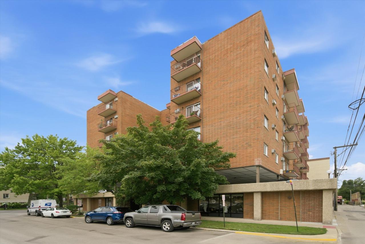 7830 W North Ave. #710, Elmwood Park, IL 60707