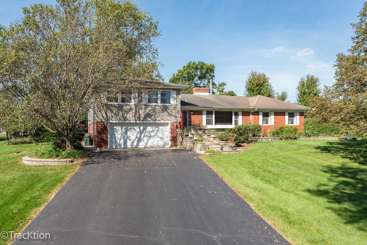 8102 Tennessee Ave., Willowbrook, IL 60527