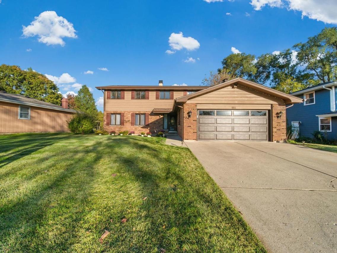 1011 Iroquois Dr., Elgin, IL 60123
