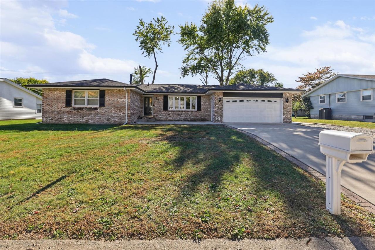 6 Hillcrest Dr., Tuscola, IL 61953