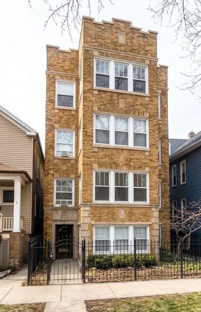 4440 N Saint Louis Ave., Chicago, IL 60625