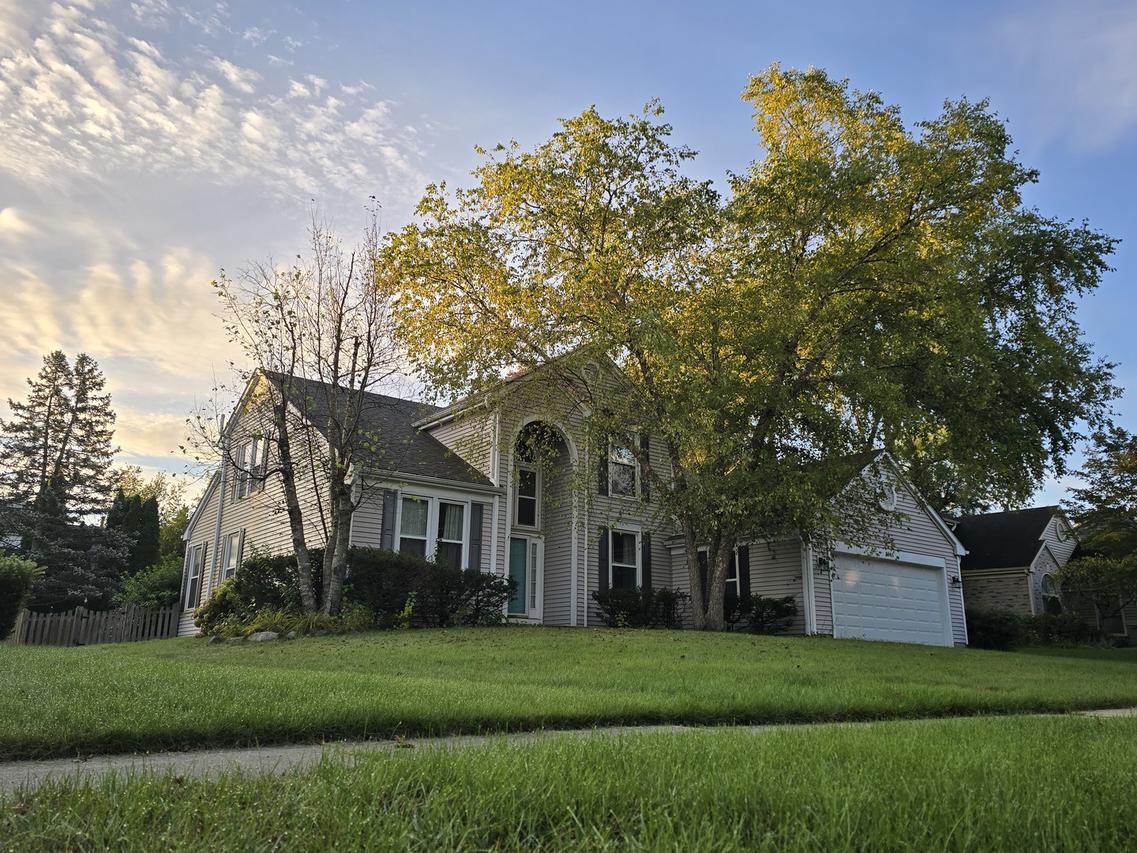 1441 Tanglewood Dr., Crystal Lake, IL 60014