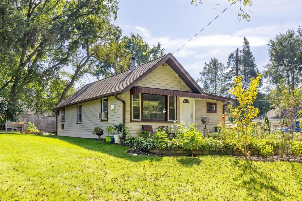 37 S Hickory Ave., Fox Lake, IL 60020