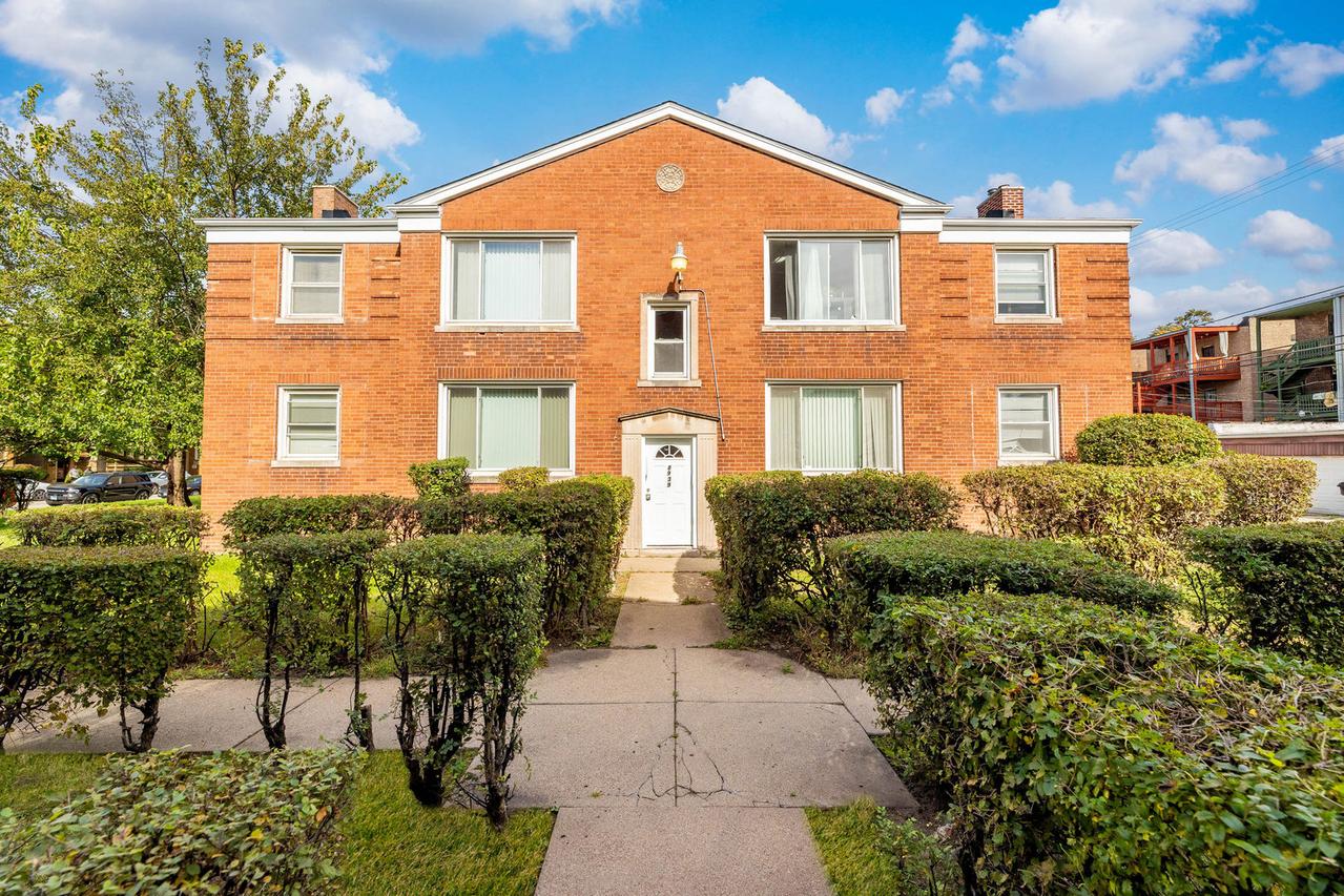 8939 S Blackstone Ave., Chicago, IL 60619