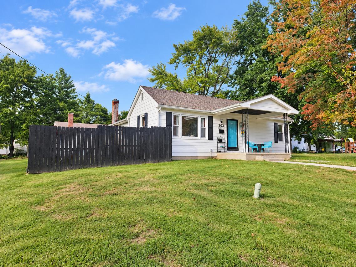 203 E Brown St., Pinckneyville, IL 62274