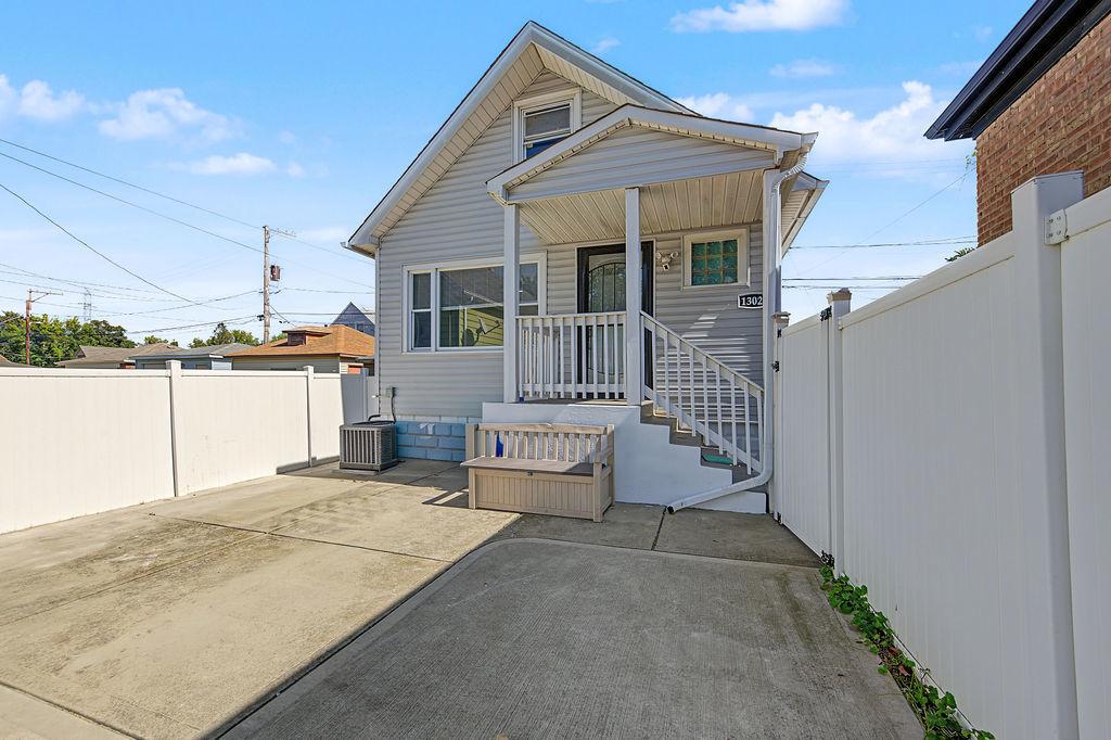 13029 S Houston Ave., Chicago, IL 60633