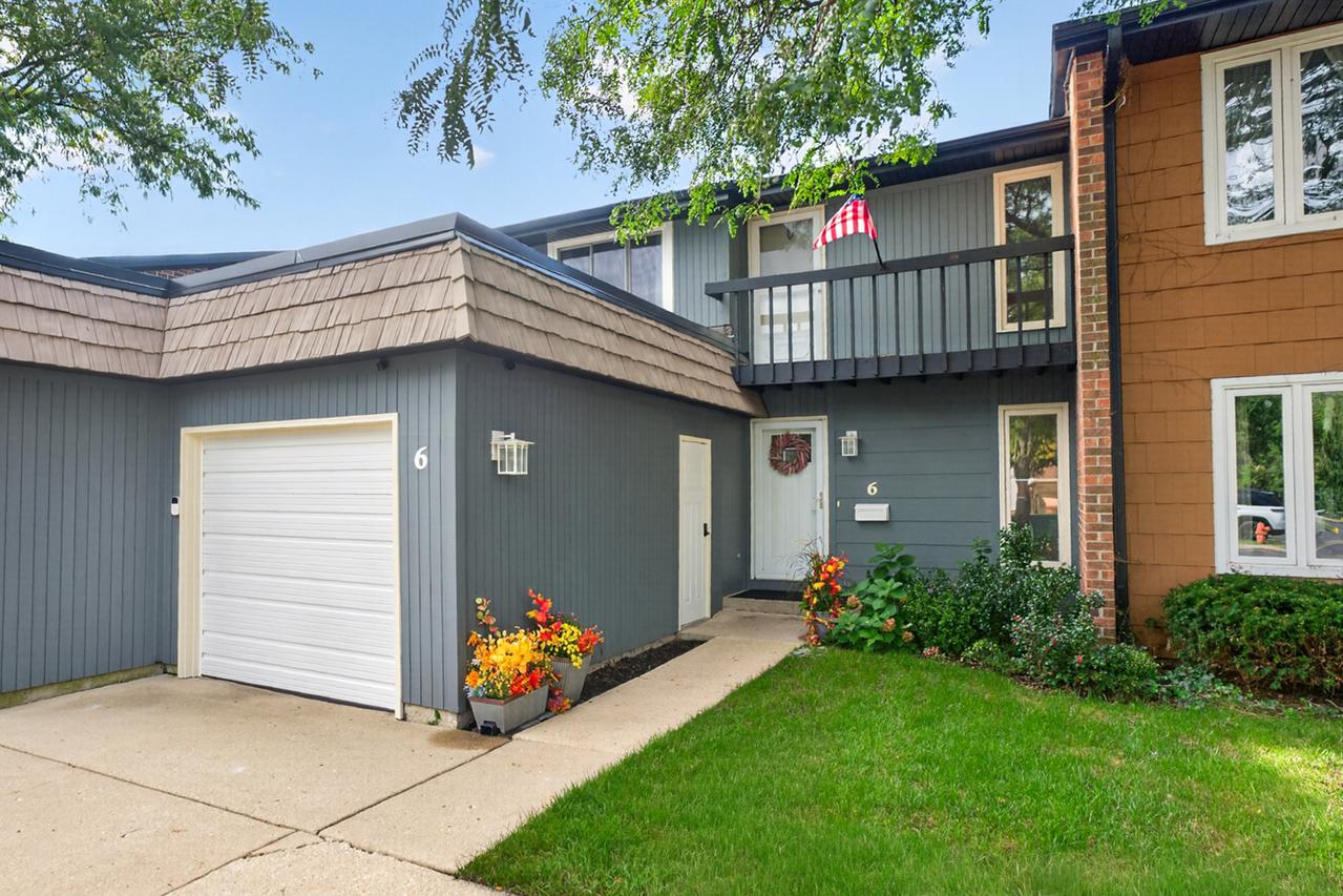 6 Cypress Sq., Elgin, IL 60123