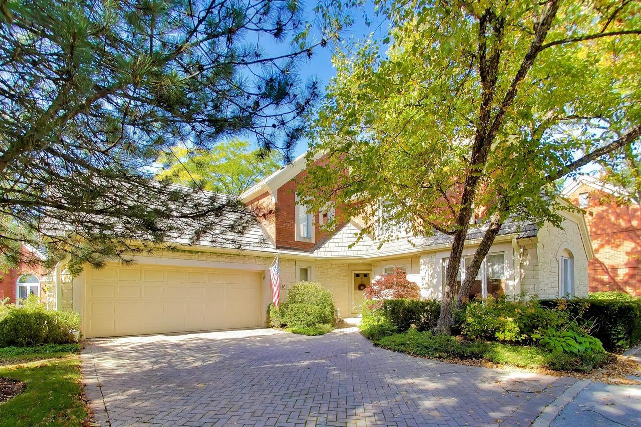 16 Regent Wood Rd., Northfield, IL 60093