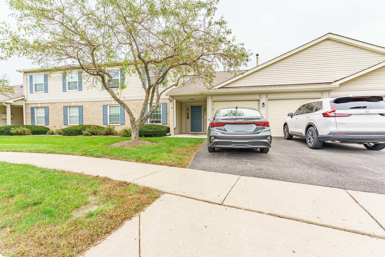1011 Sommerset Ct. #C, Elgin, IL 60120