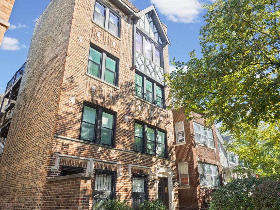 4909 N Janssen Ave. #2W, Chicago, IL 60640