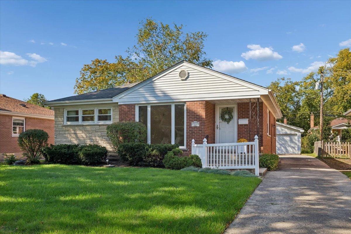 824 N Vail Ave., Arlington Heights, IL 60004