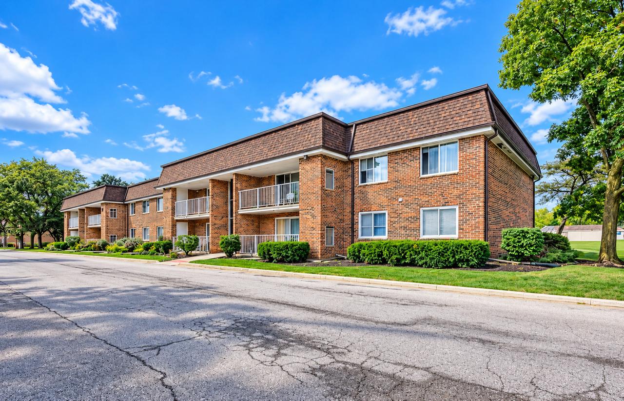 1106 Westover Ln. #2B, Schaumburg, IL 60193