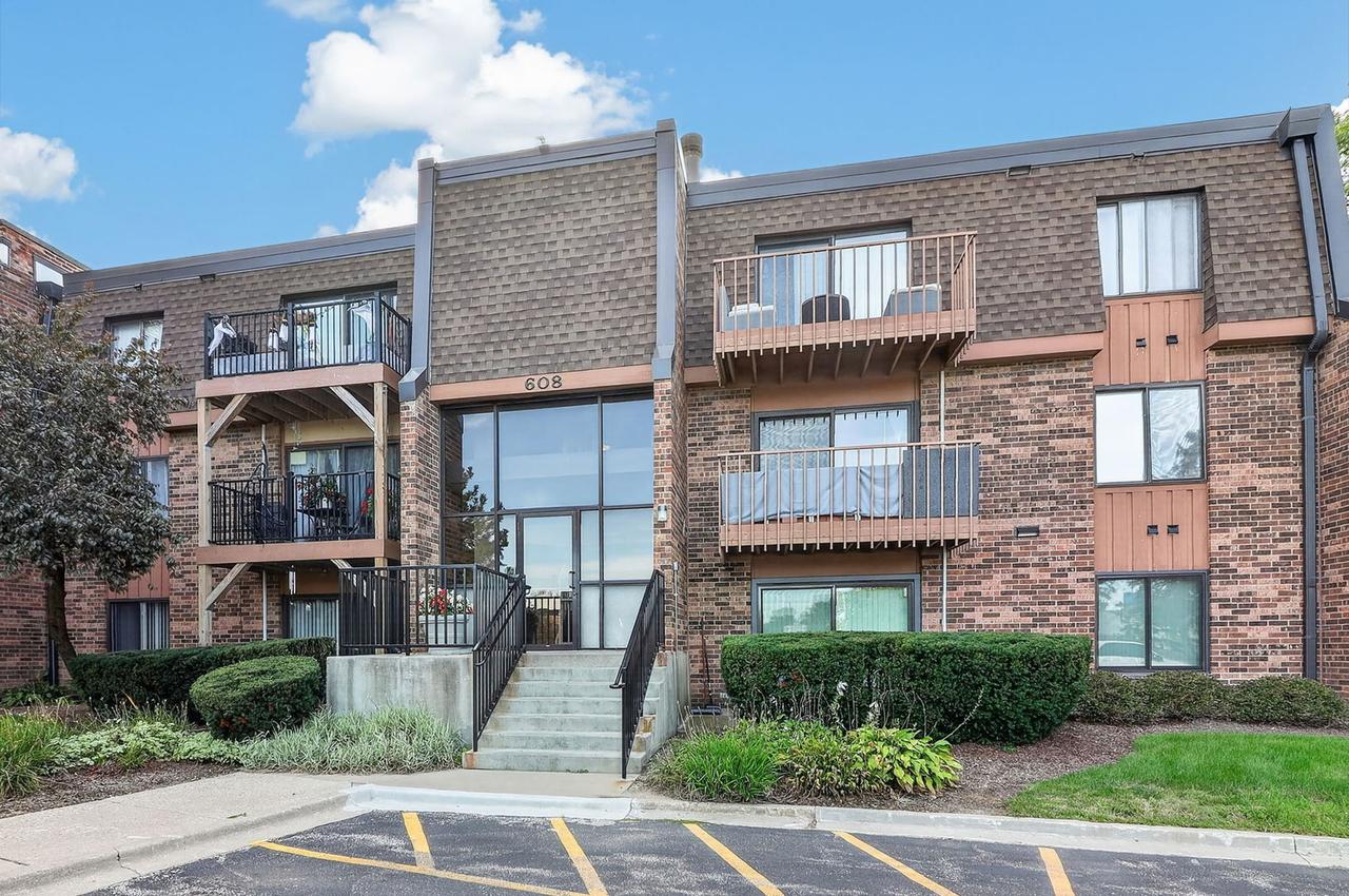 608 Waterford Rd. #3C, Schaumburg, IL 60193
