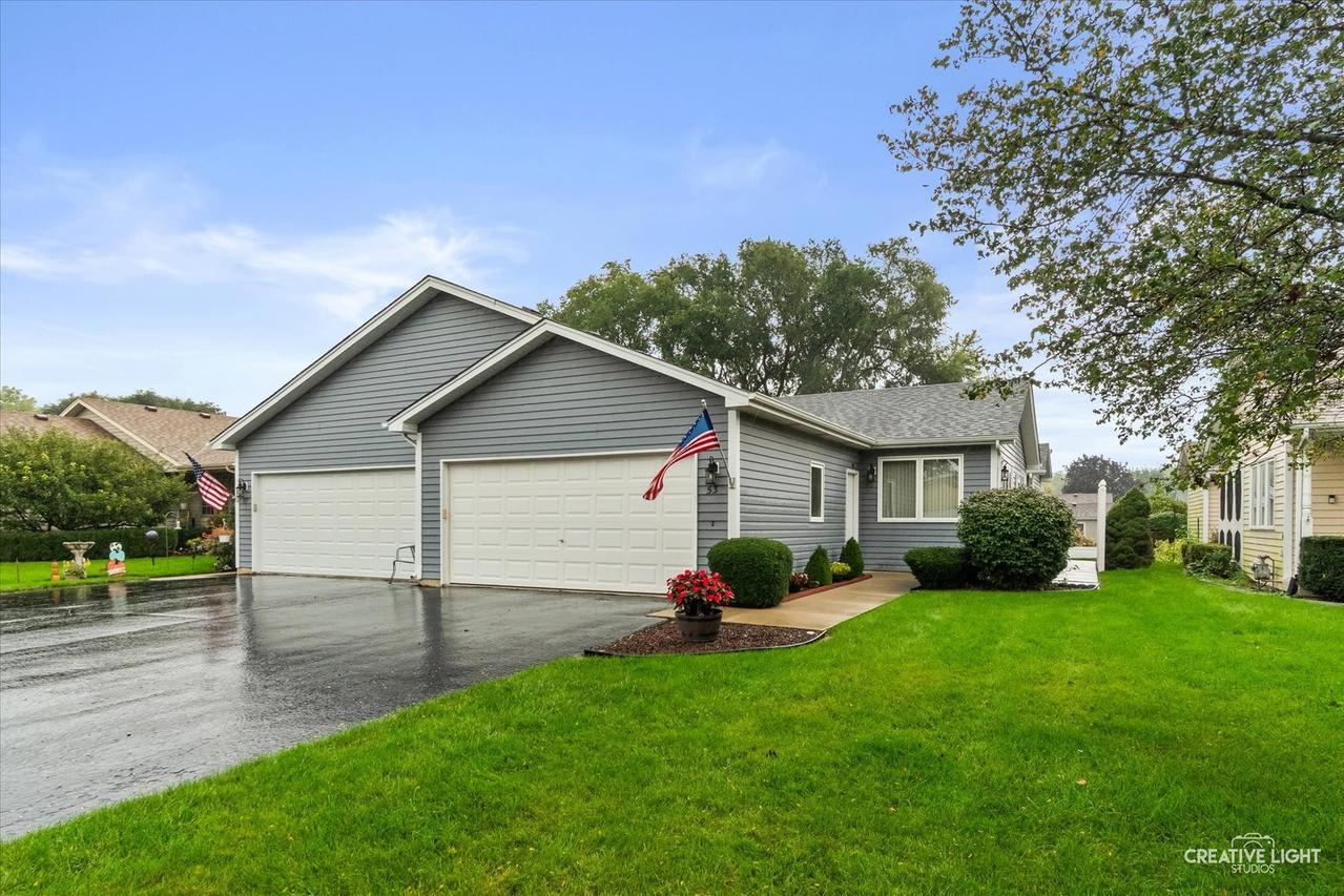 53 Silver Tr., North Aurora, IL 60542
