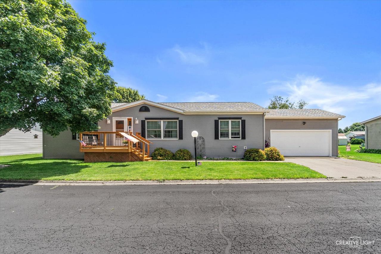 605 Bluebird Cir., Sandwich, IL 60548