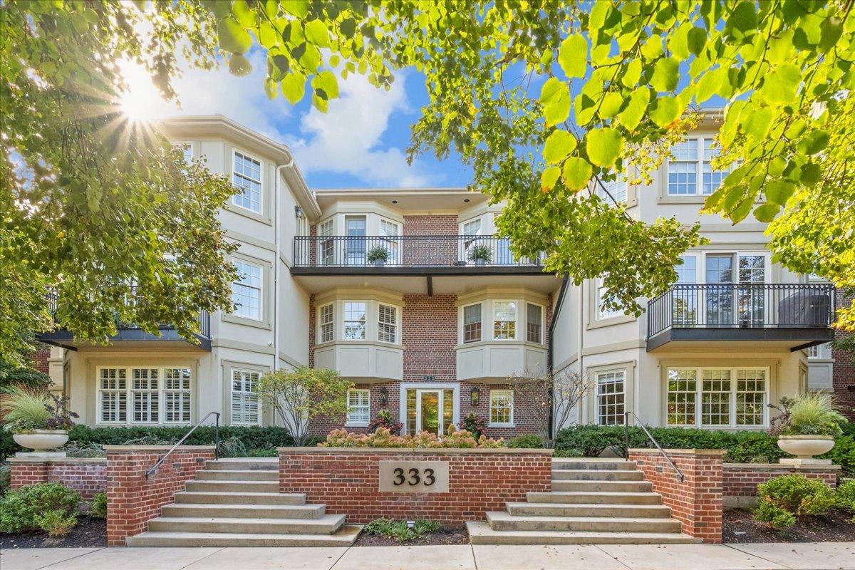 333 E Westminster Rd. #2B, Lake Forest, IL 60045