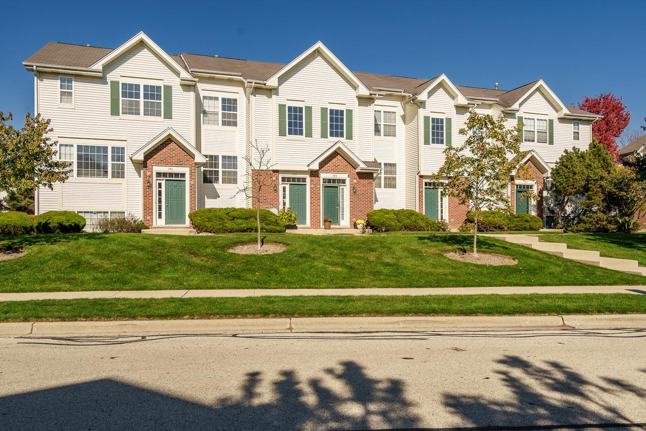 747 River Walk Dr., Wheeling, IL 60090