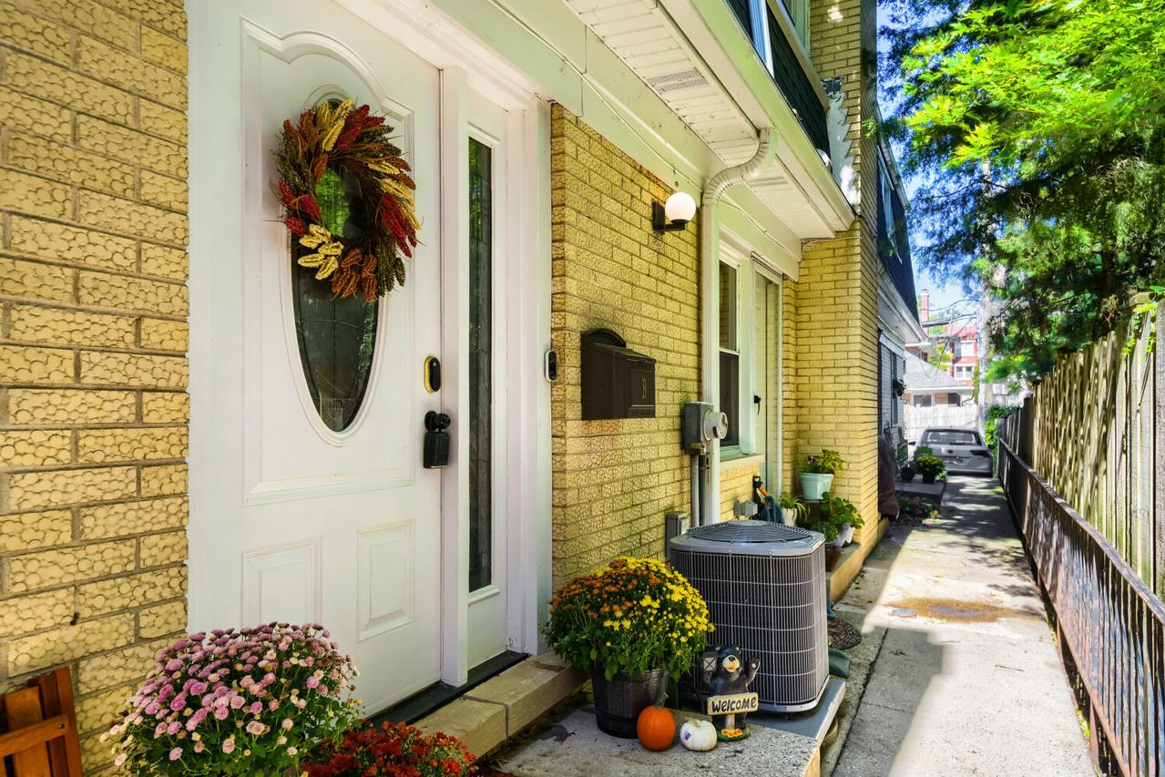 1410 W Sherwin Ave. #B, Chicago, IL 60626