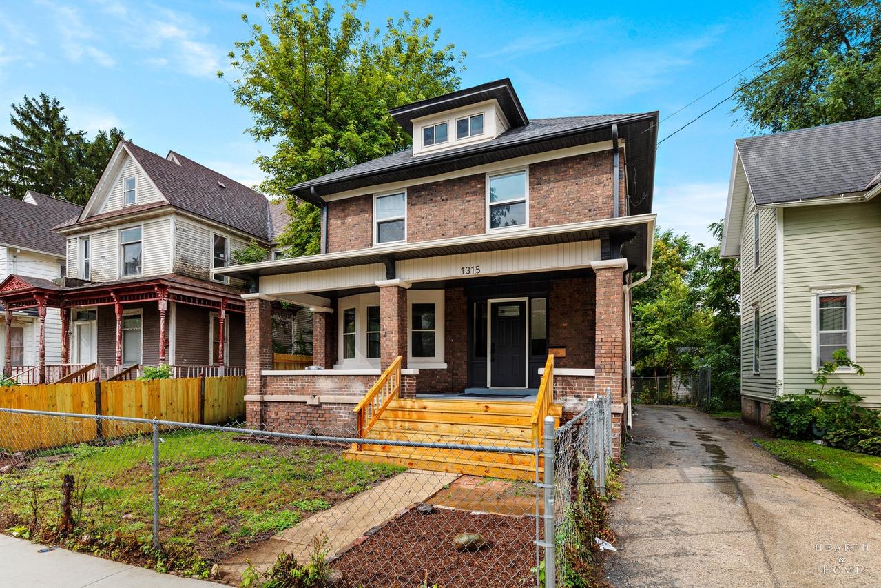 1315 4th Ave., Rockford, IL 61104