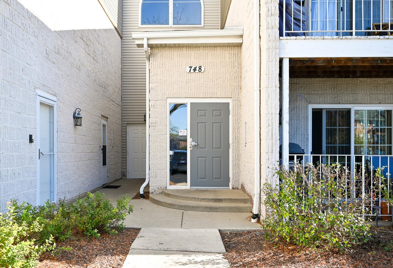 748 N Gary Ave. #202, Carol Stream, IL 60188