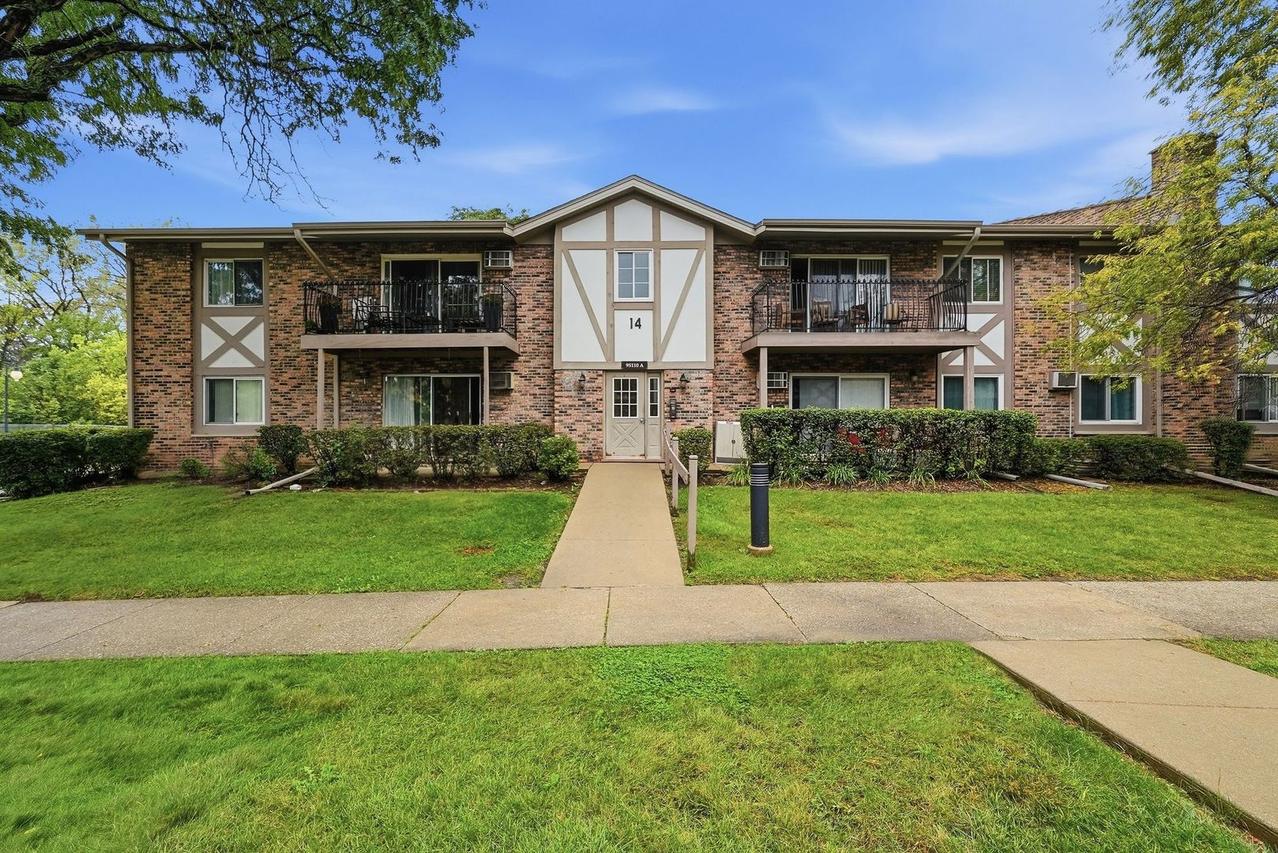 9S110 Lake Dr. #104, Willowbrook, IL 60527
