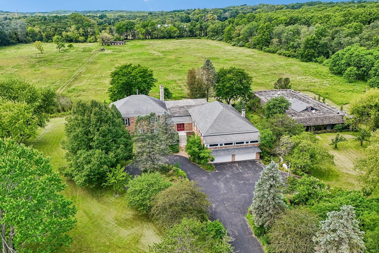 93B W Bateman Rd., Barrington, IL 60010