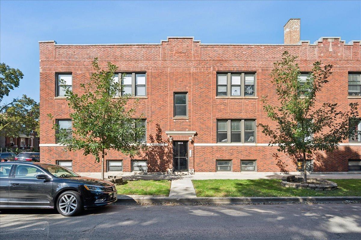 3318 W Byron St. #1, Chicago, IL 60618