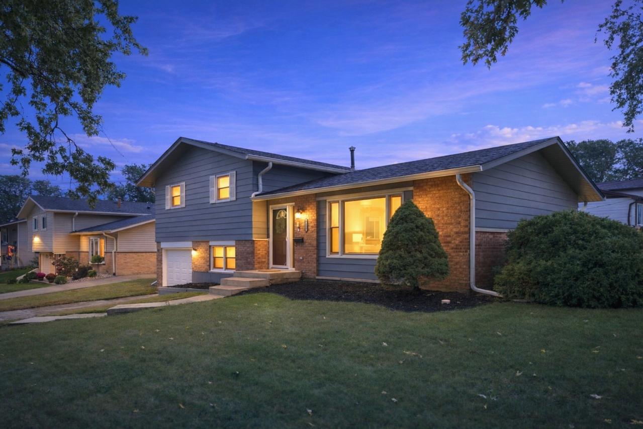 5835 Colina Ave., Oak Forest, IL 60452