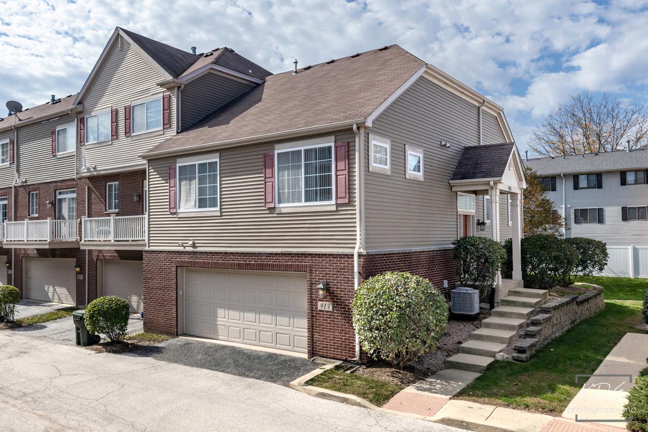 913 Neudearborn Ln., Naperville, IL 60563