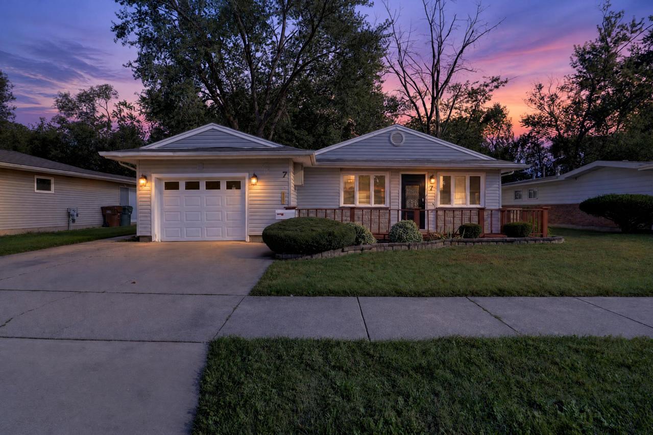 7 E Rocket Cir., Park Forest, IL 60466